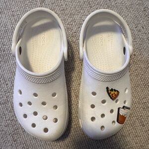 CROCS Kids White Sandals with Pizza and Drink Charms